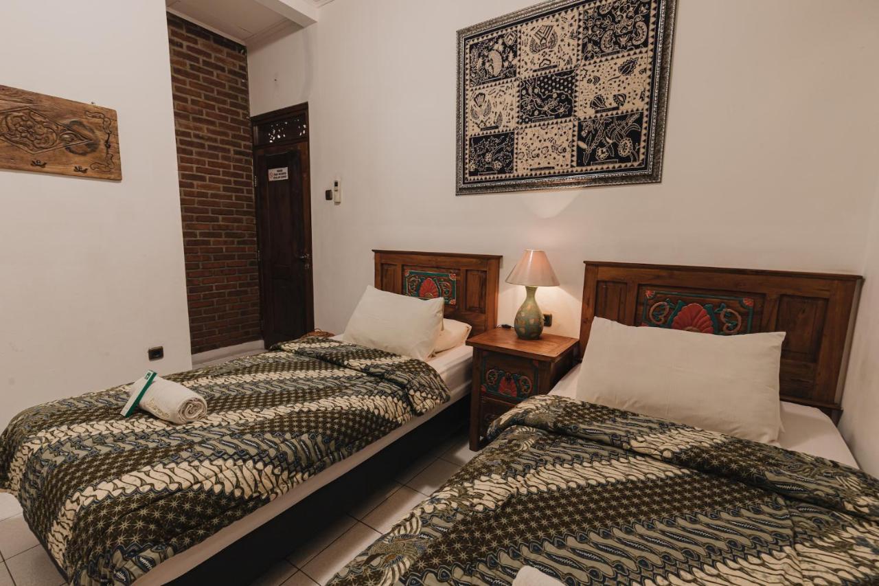 Sekararum Butik Syariah Guesthouse Bandung Extérieur photo